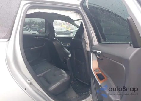 2017 Volvo Xc60 T5 Inscription z USA, uszkodzony, nr VIN YV440MRU4H2001406